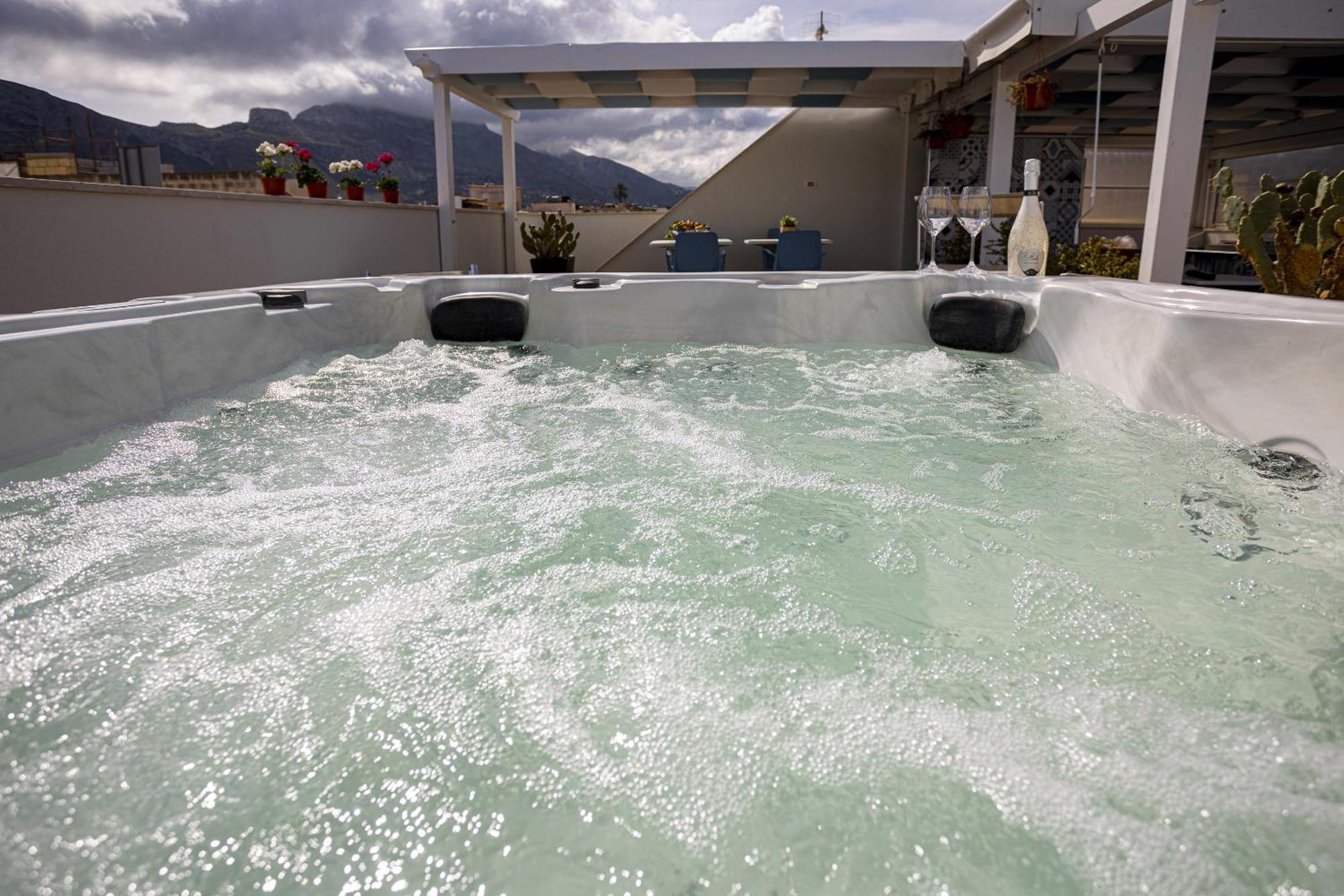 Acquaro Suite Jacuzzi ซานวิโต โลคาโป ห้อง รูปภาพ
